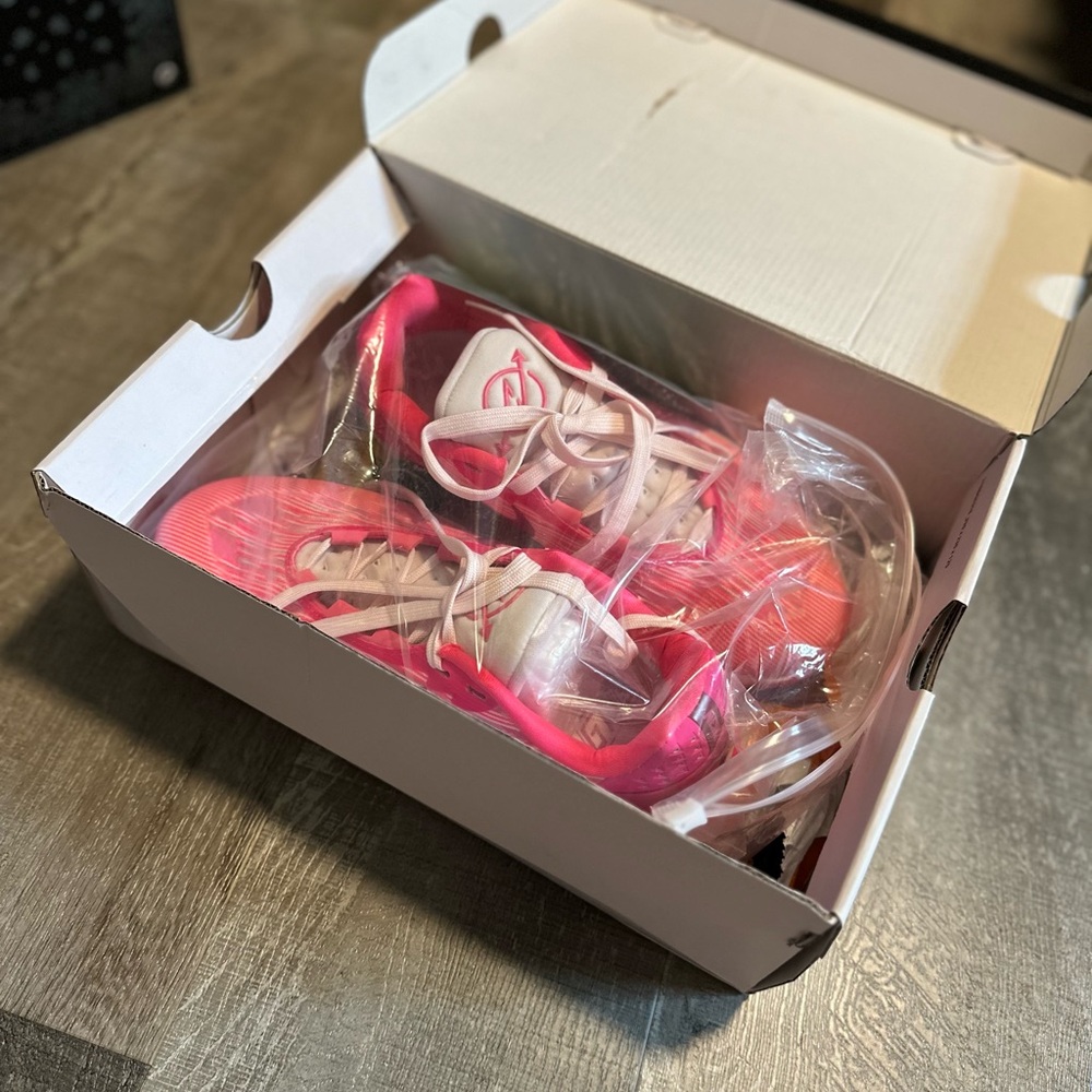 NWT Nike Pink and Cream Sneakers